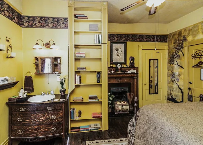 Simmons-Bond Inn Bed & Breakfast